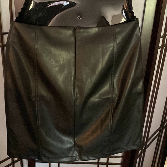 Two piece halter top & mini skirt NWT - Picture 6 of 9